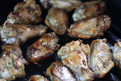 grilling chicken wings