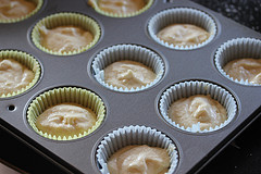 filling cup cakes
