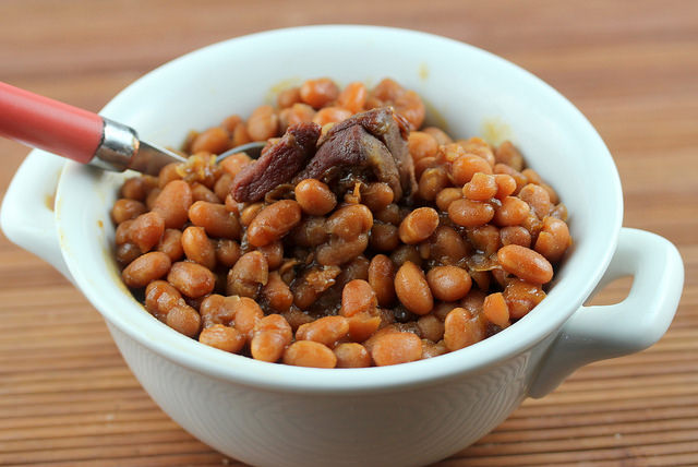Slow Cooker Boston Baked Beans Recipe - Cully's Kitchen