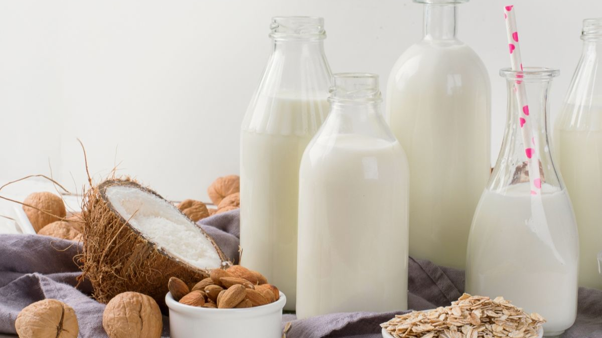 almond milk vs coconut milk