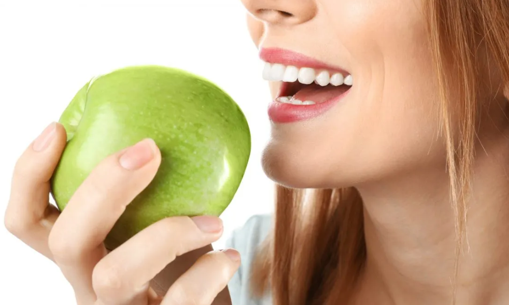 What Foods Can You Eat After Using Teeth Whitening Strips (2)
